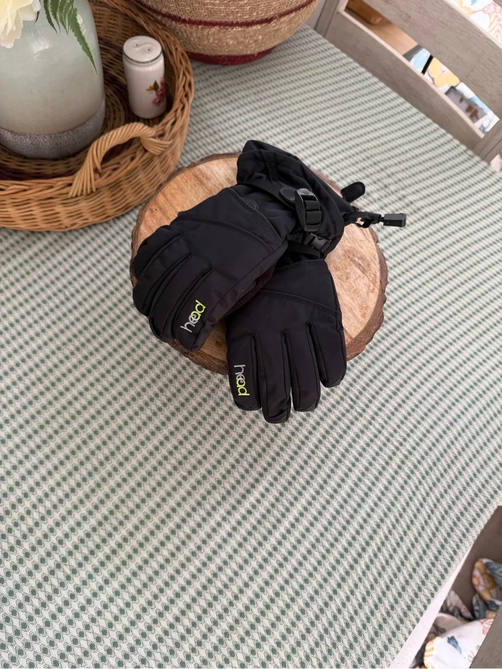 New HEAD Junior Ski Gloves in black with lime green Size Medium